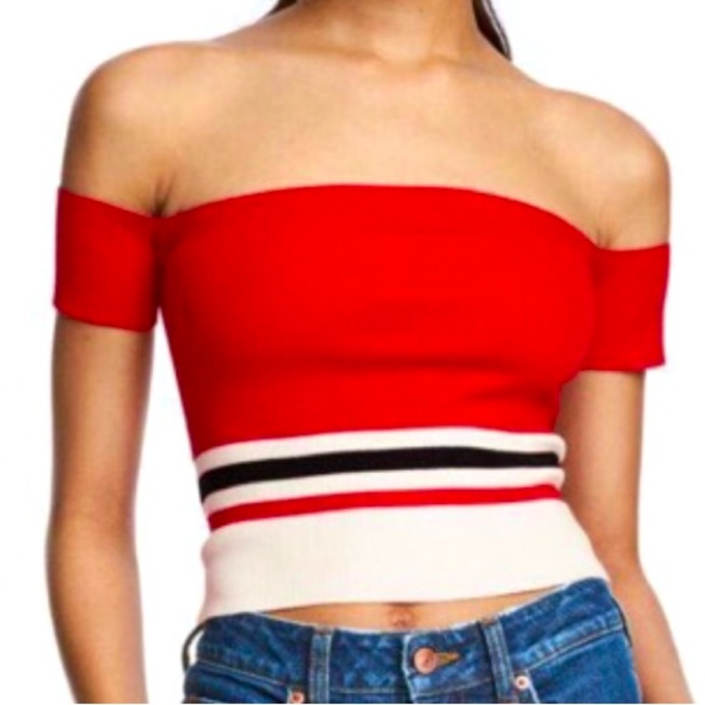 ⭐️ 2/$35  NWOT H&M off shoulder knit bandeau crop top (red w/ b+w colour block)